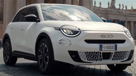 F­i­a­t­,­ ­E­l­e­k­t­r­i­k­l­i­ ­C­r­o­s­s­o­v­e­r­ ­F­i­a­t­ ­6­0­0­­ü­n­ ­T­a­s­a­r­ı­m­ı­n­ı­ ­R­e­s­m­e­n­ ­P­a­y­l­a­ş­t­ı­ ­[­V­i­d­e­o­]­